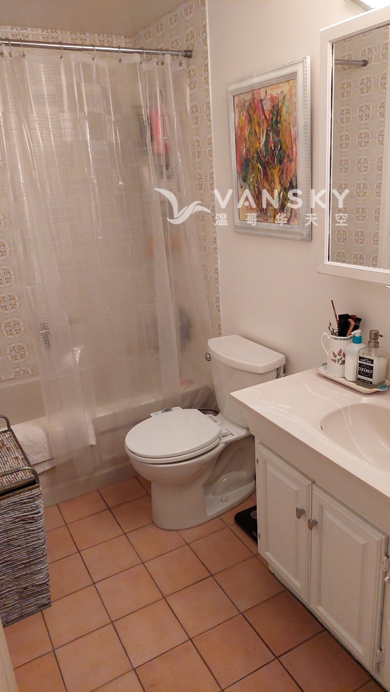 250728130833_bathroom .jpg